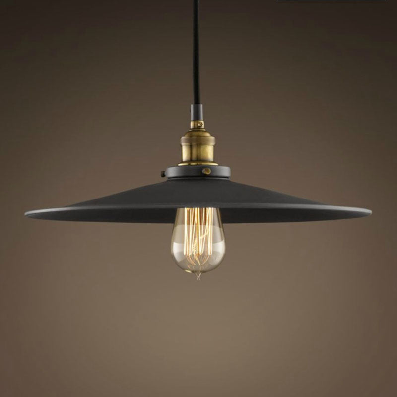 Industrial hanging light with single lamp and metallic shade